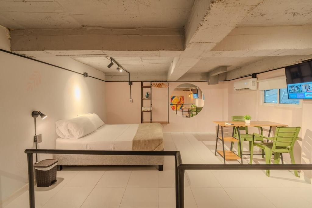 Almería Apt Stylish Loft with Terrace Near Old Town - 3
