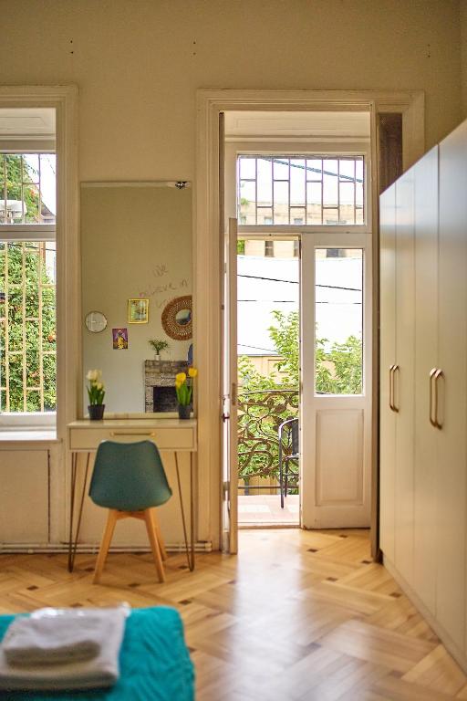 Old and modern Apart Ninoshvili, Tbilisi