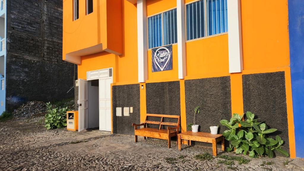 FREE Early Check In-RESERVATIONS ONLY-No Walk-Ins- & CARD PAYMENTS-No Cash-Meeting Point Volcanic Beach Refuge, São Filipe