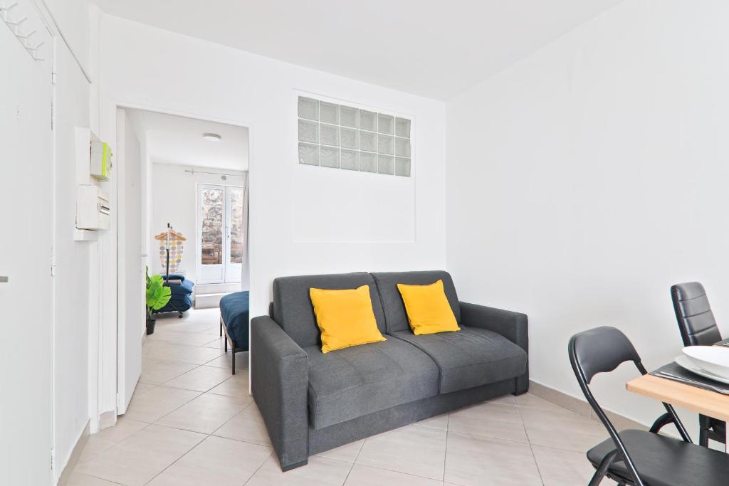 Eiffel Tower Heart of Paris 1BR-4P with NetFlix - 3