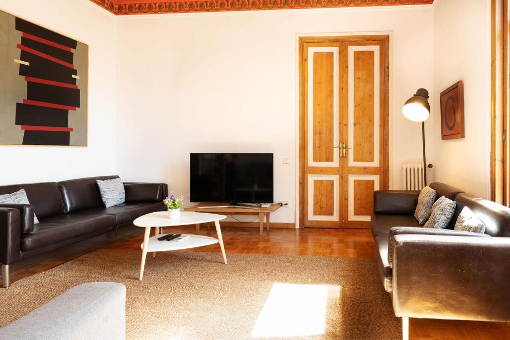 Apartamento de Lujo 7 Hab con balcón en Gran Vía -Grupos hasta 14 - 8min a pie Passeig Gràcia - 3
