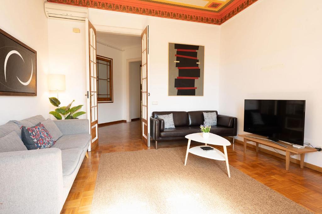 Apartamento de Lujo 7 Hab con balcón en Gran Vía -Grupos hasta 14 - 8min a pie Passeig Gràcia - 5