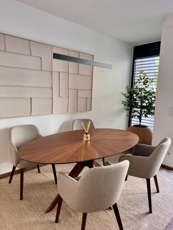 Stylish 2BR Monaco Border Flat, Terrace & Parking - 3