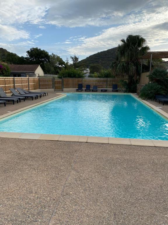 スイミングプール