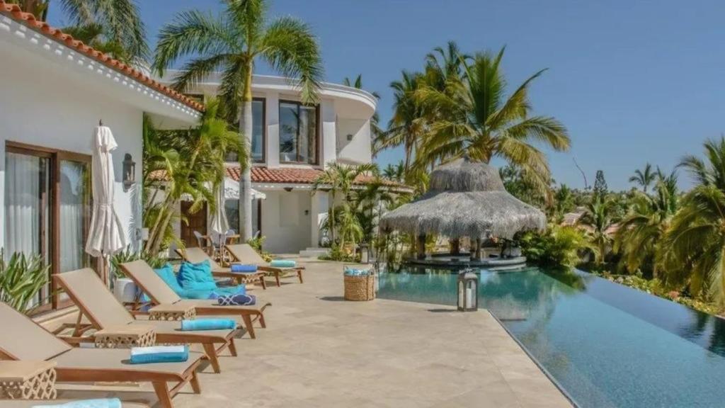 Modern Beachfront Escape in Cabo, San José del Cabo