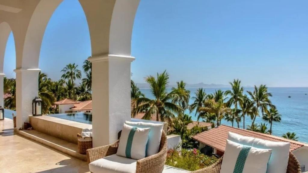 Modern Beachfront Escape in Cabo - 5