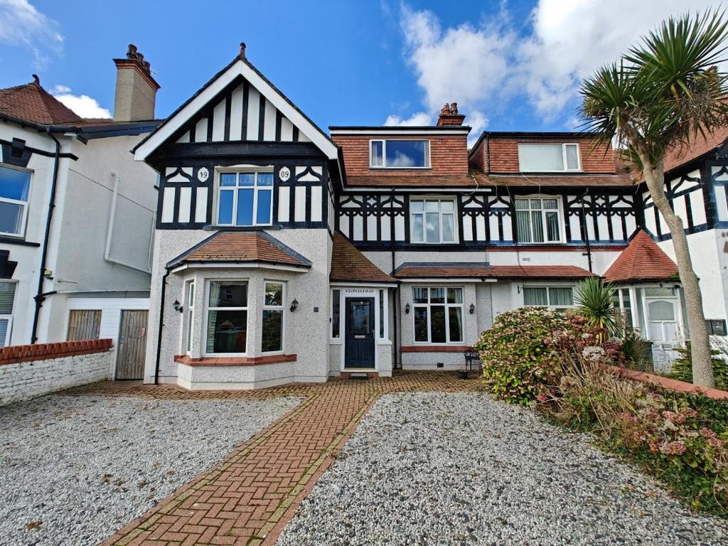 6 Bed in Llandudno oc-s33417, Llandudno