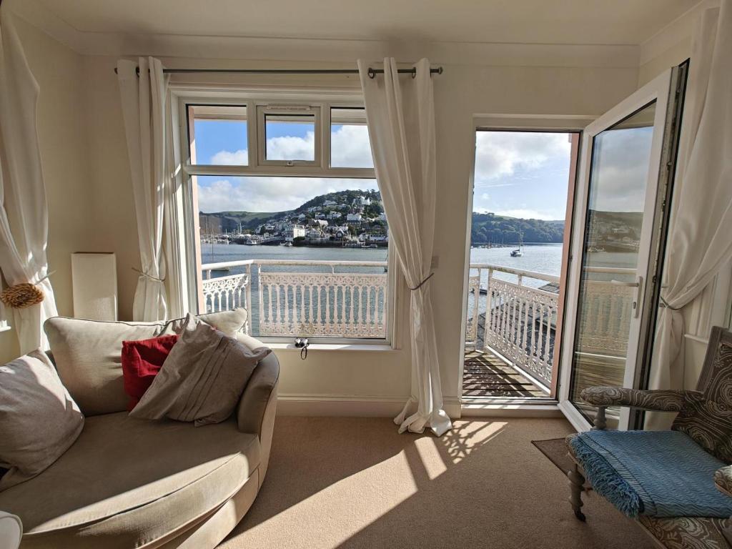 3 Bed in Dartmouth oc-b33359, Kingswear