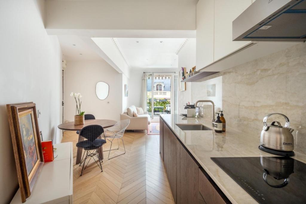 Superb studio with terrasse & 24-7 security in the heart of Paris! - 4