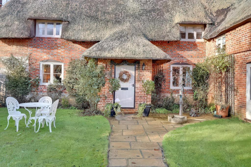 Lake Cottage, Wanborough