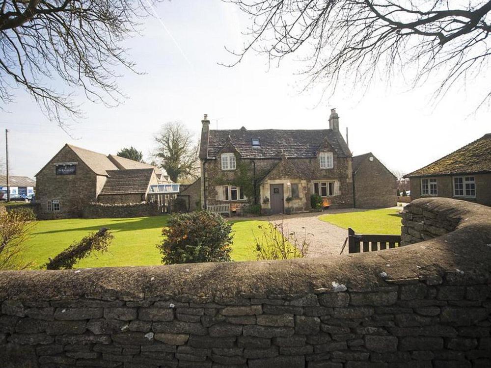 The Ragged Cot, Minchinhampton