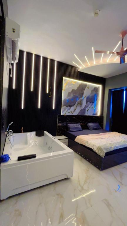 Jacuzzi calms, Ghaziabad