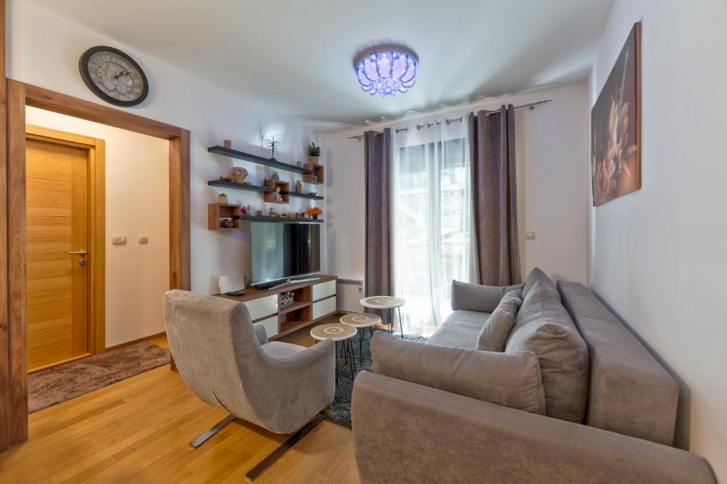 JOCA S Vila Pekovic Green - 1