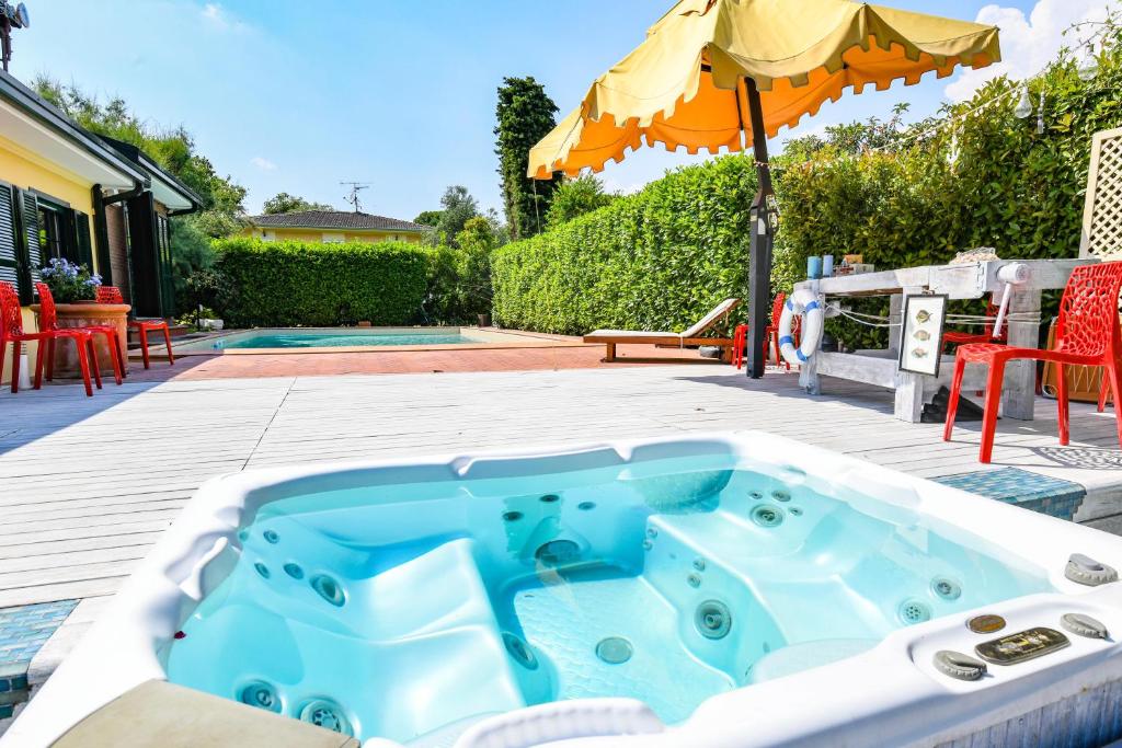 Villa Artemisia Luxury, Pool & Jacuzzi, 300m from Lake Garda - 3