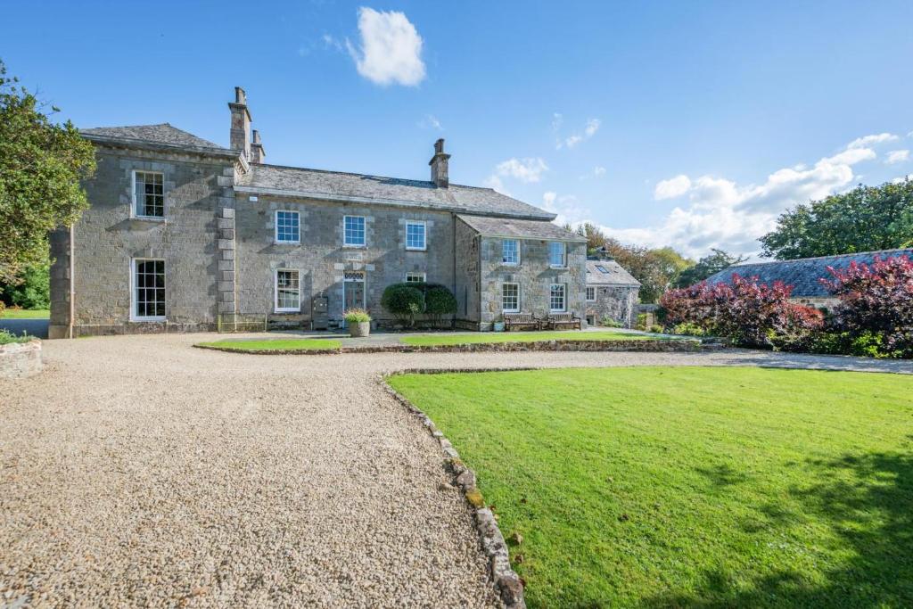 8 Bed in Tresillian oc-t32986, Newlyn East