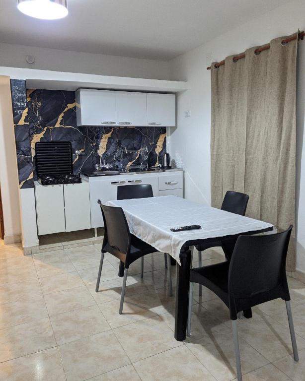 Casa entera en Salta con garage y patio privado - 1