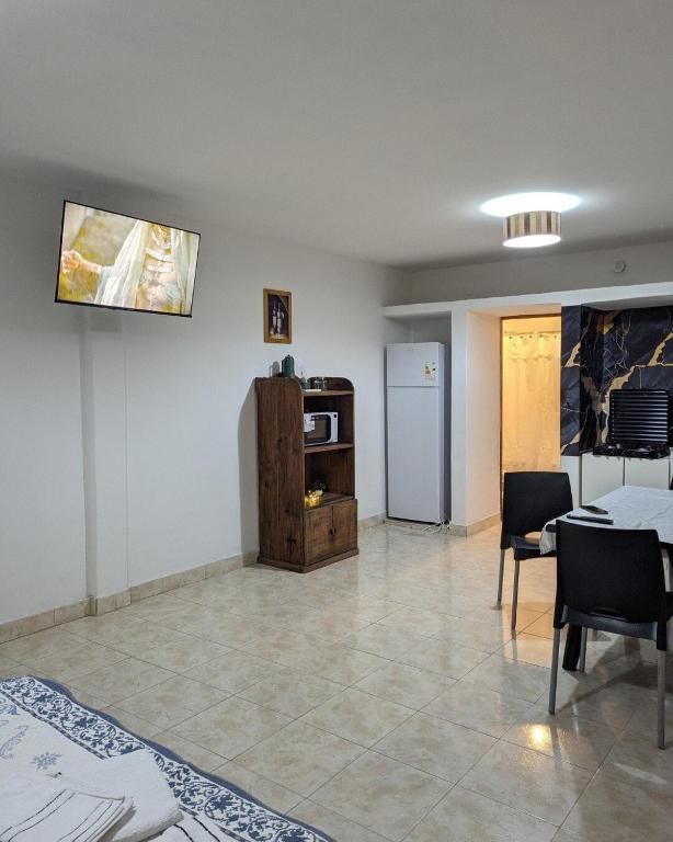 Casa entera en Salta con garage y patio privado - 4