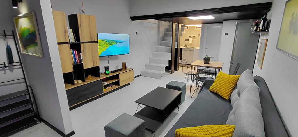Nitro Inn 3 Premium - Wine Tasting - Souvenir - Art Gallery - Private Guided Tours - Relaxing - Romantic, Skopje
