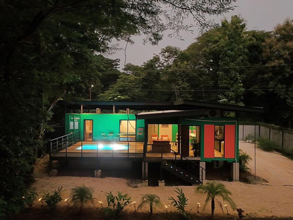 Pura Vida Jungle Container - Near Avellanas Beach, Tapantí