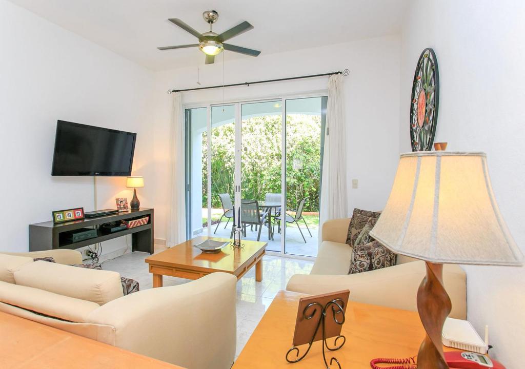 Family Townhome with Pool & Walk to Beach - 2
