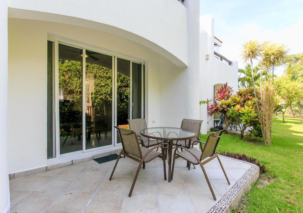 Family Townhome with Pool & Walk to Beach - 4