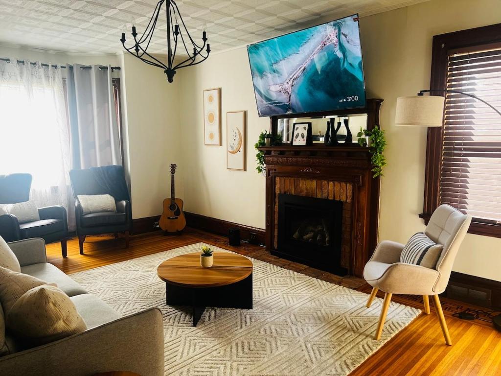 Elegant Retreat Niagara Falls, CA, Niagara Falls