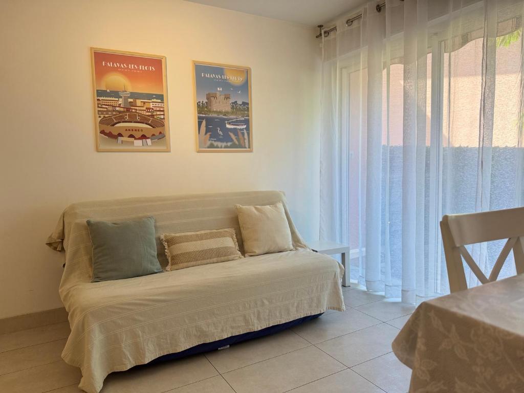 Les Soleillades - T2 cosy pour 4 pers - Piscine, parking privé, à 100m de la plage - LaConciergerieByNina - 3