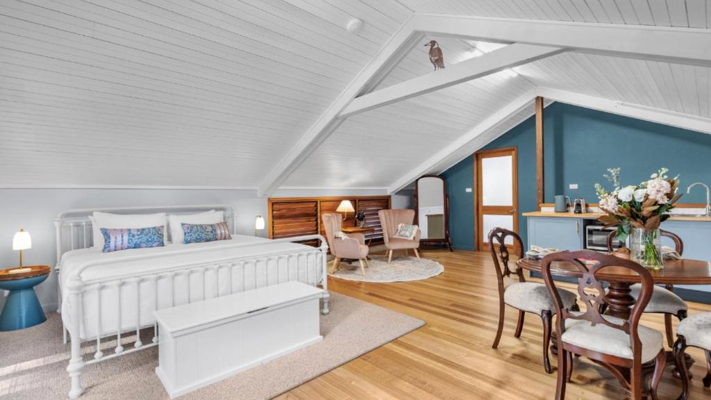 Magpie Loft - The Vintage Holiday House, Rothbury
