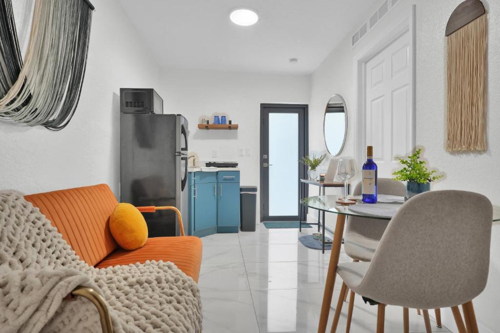 Suite Azul - fully-stocked, 1BR Apt with Private Patio and Free Parking, Miami