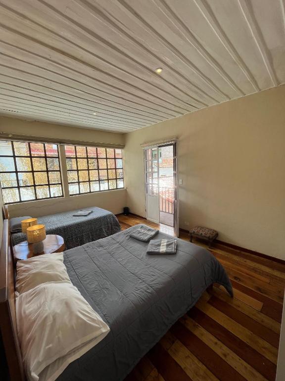 Beautiful fully equipped hostel in a quiet area 5 blocks from Calderon Park, Cuenca