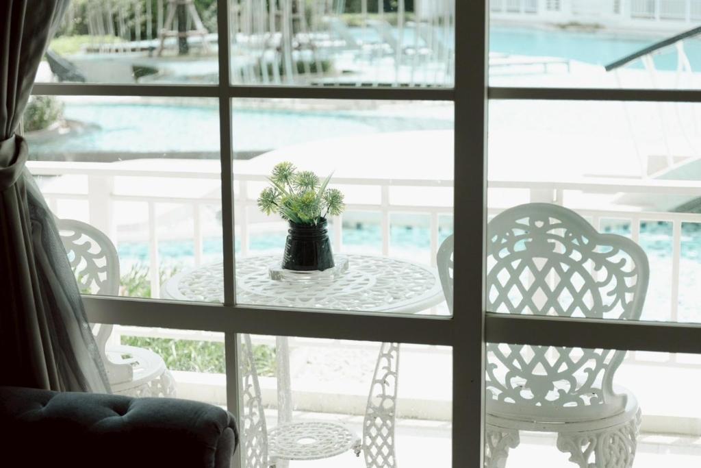 Summer Hua Hin by Sirirat