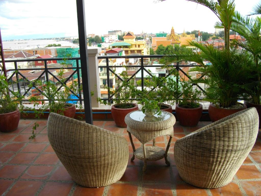 View, Lux Riverside Hotel and Apartment in Phnom Penh