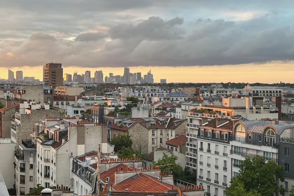 Charming studio with balcony on the 10th floor, Boulogne-Billancourt