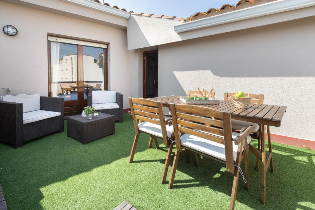 Lets Holidays QUIET APARTMENT 5 minutes TO THE BEACH 2 - 5