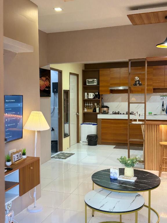 Bay Mau Homestay, w/generator- near Dahican beach