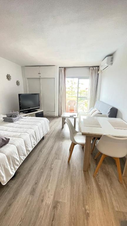 Costasol Jupiter 422 , piscinas abiertas todo el año, Recp 24 horas - 2