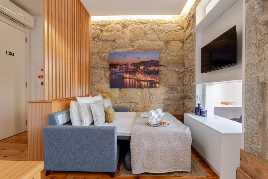 Cozy Studio with Workspace by HostWise, Porto