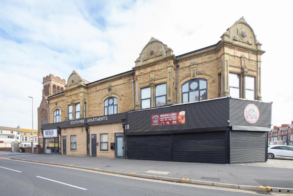 Charles Alexander Short Stay - South Pier Apartments, Blackpool