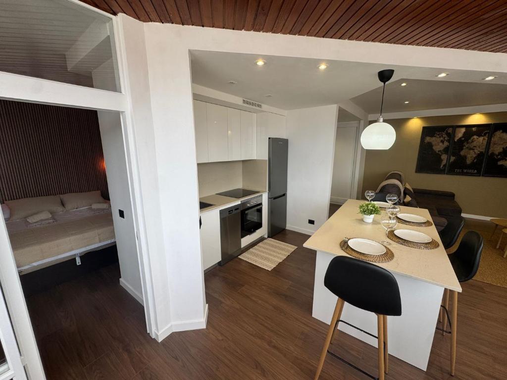 Apartamento con vistas al mar piso 16 y a 5 min de la playa de Las Canteras CASA CARMELA - 4