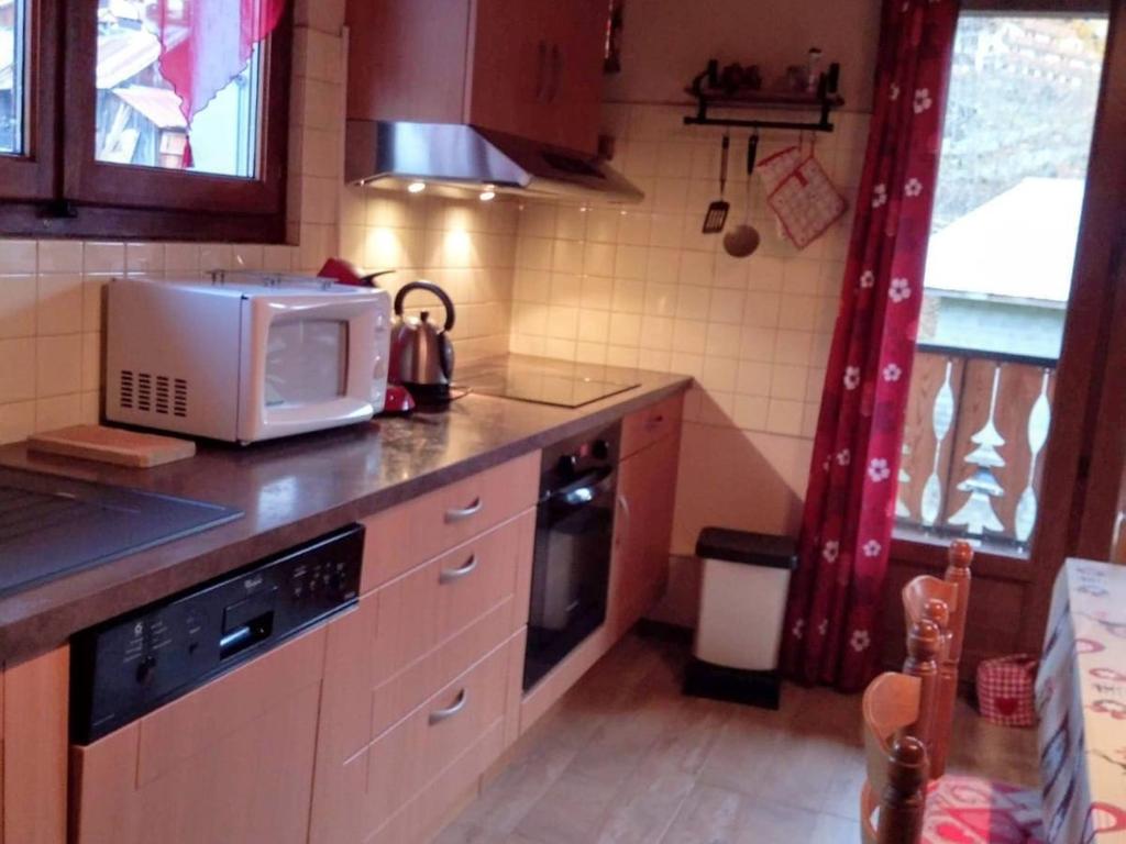 Chalet 2 Pièces, 6 Pers., Proche Centre et Pistes, Balcon Sud/Est, Parking, Animal Admis - FR-1-676-9 - 2