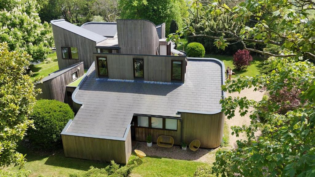 Unique & Rural Child Friendly Annexe with Large Gardens, Games & Tennis Court - Chichester Holiday Properties, Chichester