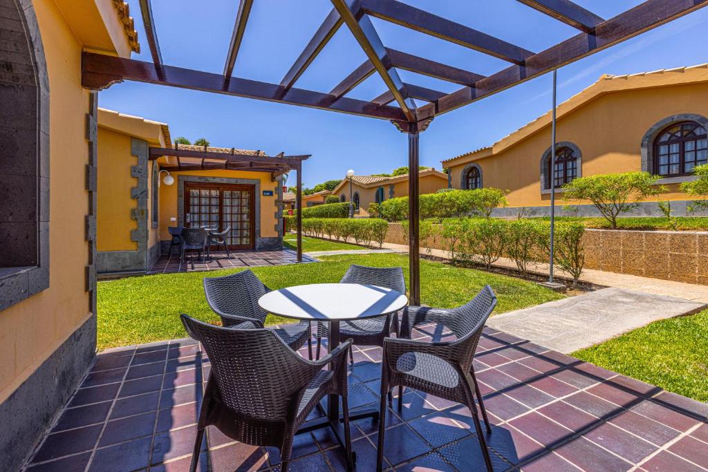 Maspalomas Resort by Dunas — Hotel building in Maspalomas, Canary Islands