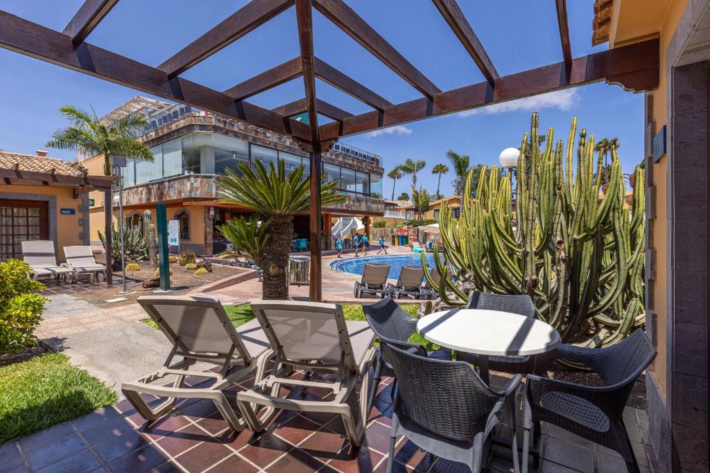 Maspalomas Resort by Dunas — Swimming pool in Maspalomas, Canary Islands