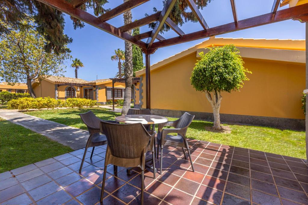 Maspalomas Resort by Dunas — Hotel building in Maspalomas, Canary Islands