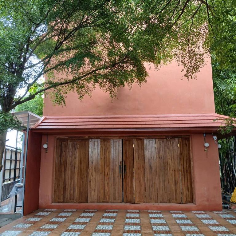 Tim & T Studio, Ban Ku Daeng