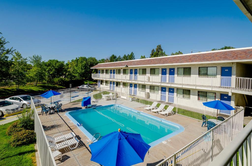 Motel 6 Thornton Exterior