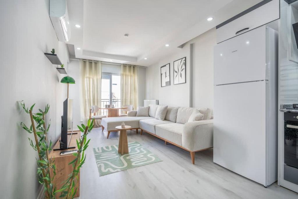 Boho Style Flat with Free WiFi Near Kaleici & AVM, Antalya
