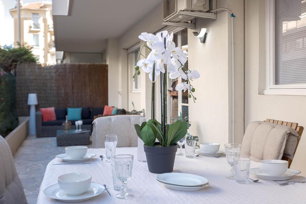 Magnifique Appartement - Parking - Terrasse - 3 Mins De La Croisette, Cannes