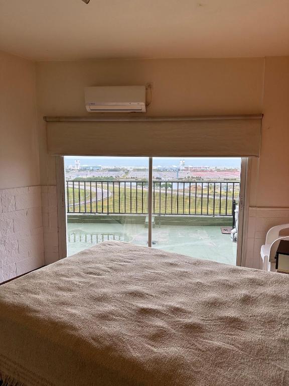 Departamento frente al mar, con terraza propia - 1