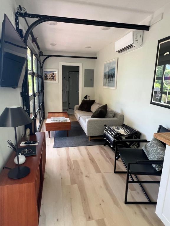 The Hideaway on Tacketts - Shipping Container, Hurricane